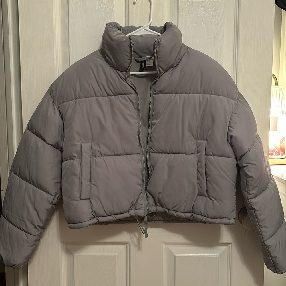 H&M cropped puffer jacket in gray. Never worn.
